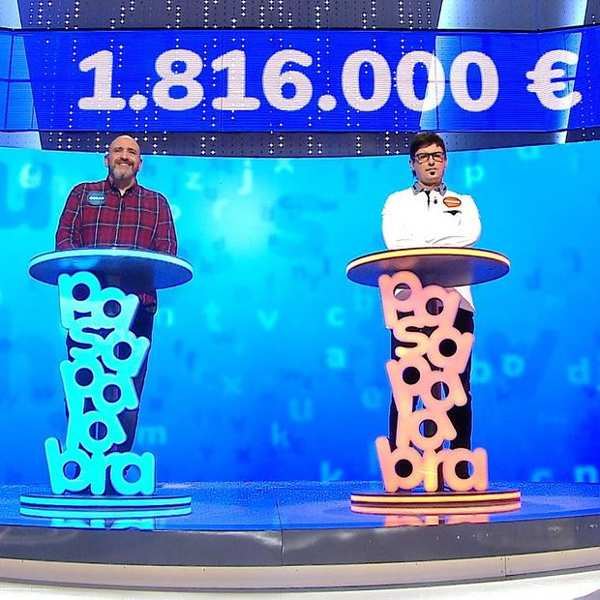 La emotiva reacción del ganador del bote de 'Pasapalabra' y su madre, tras llevarse 1,8 millones de euros
