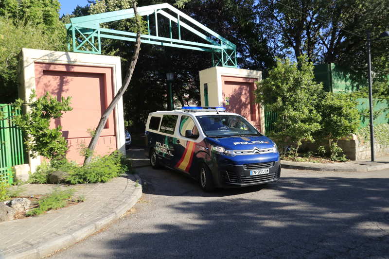 La policía abandona la vivienda de José Luis Moreno en Boadilla del Monte