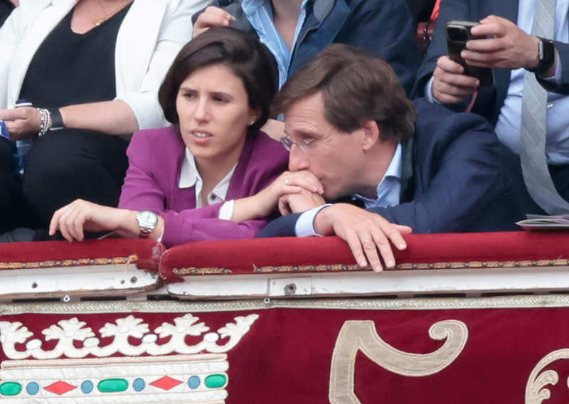 Teresa Urquijo y Almeida en los toros.