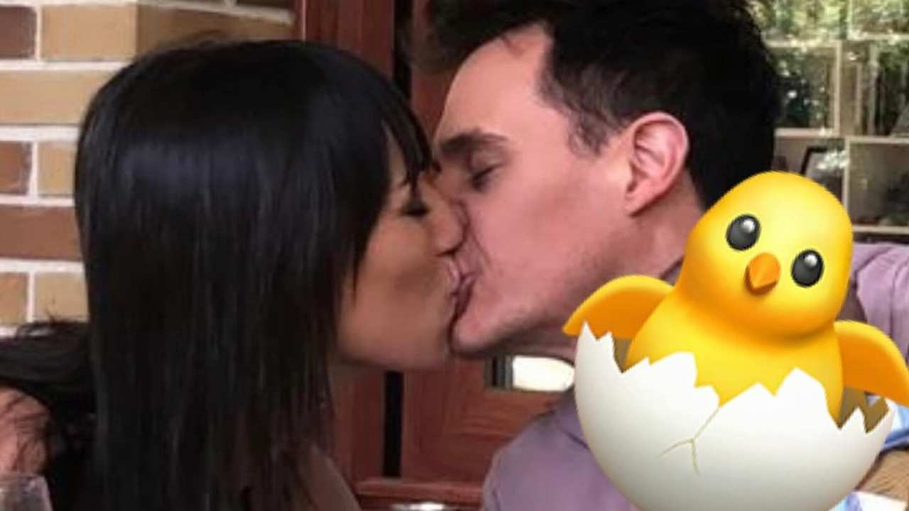 Patricia Pardo y Christian Gálvez se besan en el cumpleaños del presentador