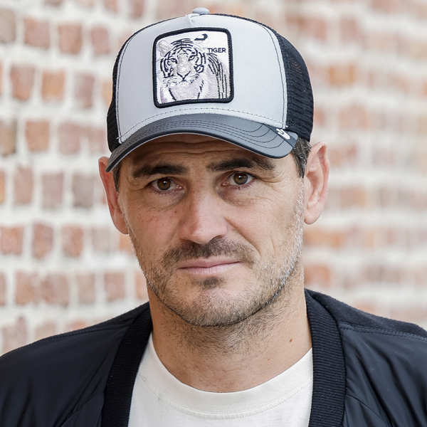 Iker Casillas con una gorra