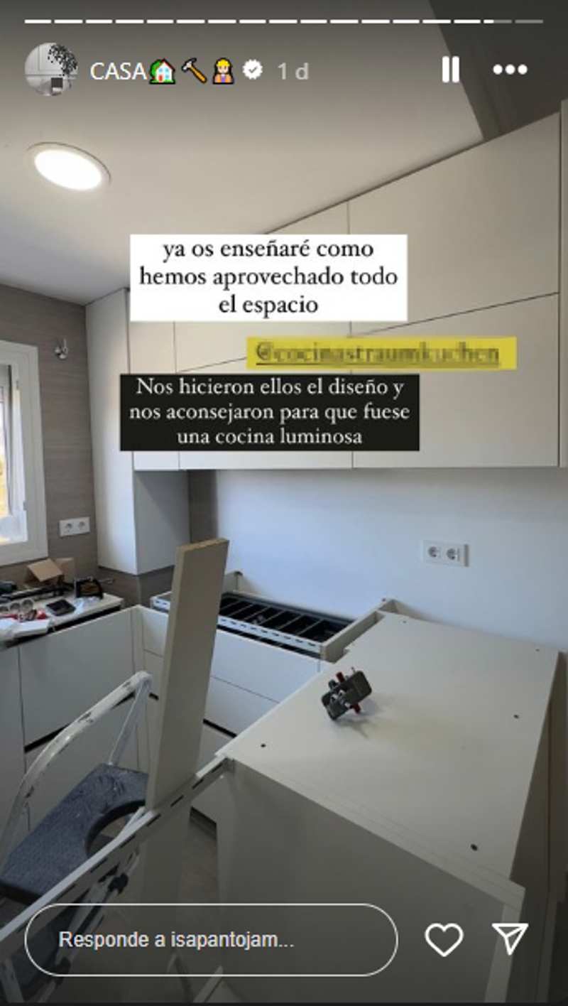 Isa Pantoja y Asraf Beno ya tienen instalada su cocina