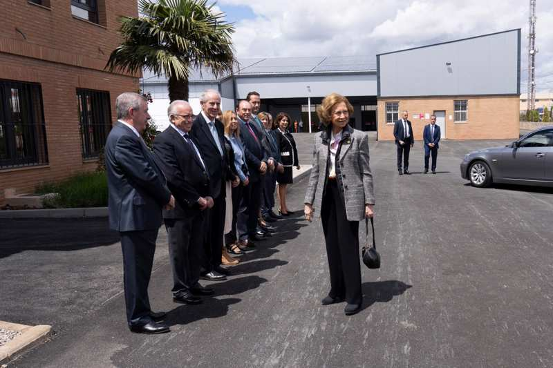 La Reina Sofía visita el Banco de Alimentos de Teruel. 