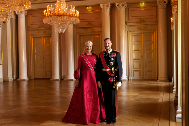 Haakon y Mette-Marit de Noruega, en un retrato oficial. 