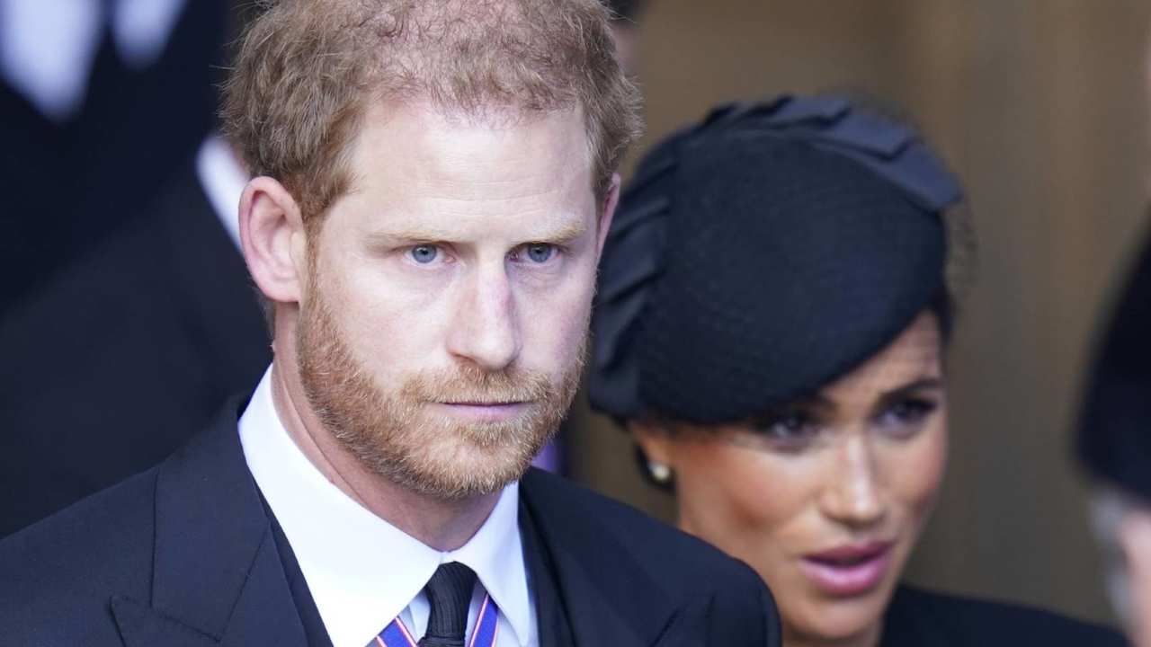 La Corona británica convoca un gabinete de crisis por culpa de Harry y Meghan Markle 