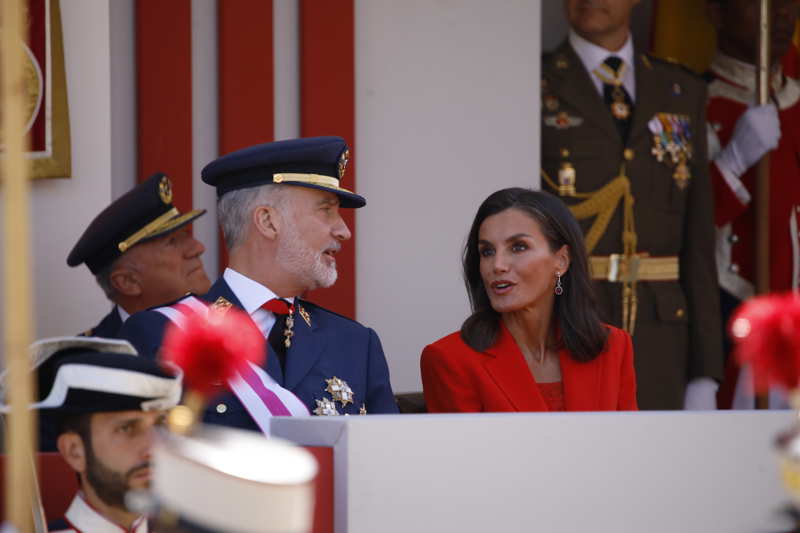 Felipe y Letizia, muy cómplices en el Día de las Fuerzas Armadas 2024
