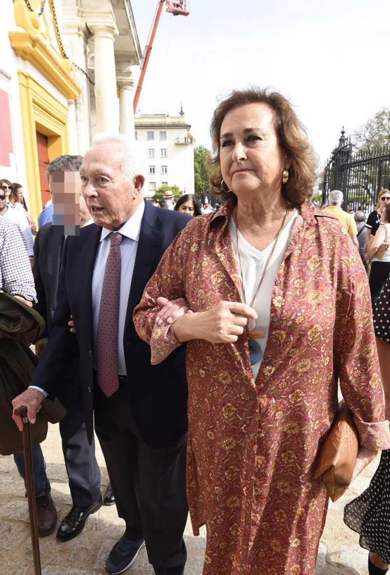 Curro Romero y Carmen Tello se han casado por la iglesia
