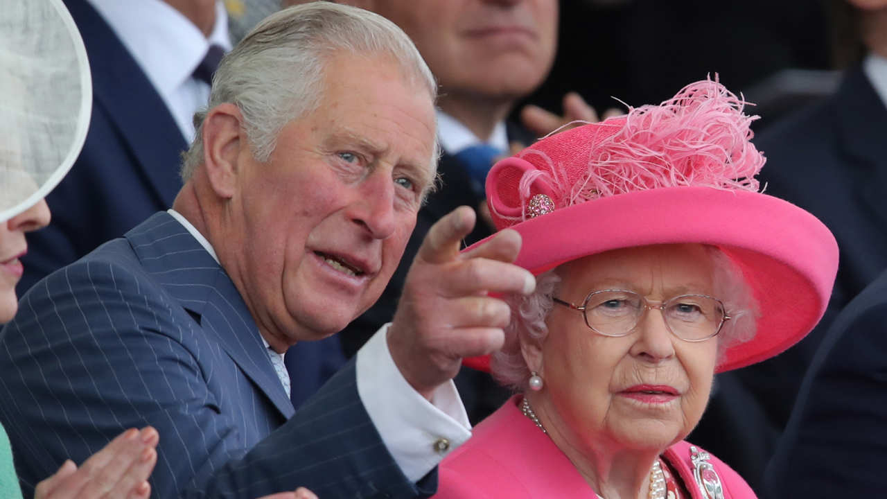 Sale a la luz el motivo por el que Carlos III es mucho más rico que su madre, Isabel II 