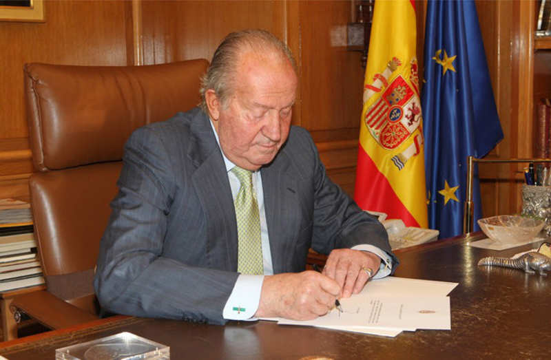 El día que el rey don Juan Carlos firmó su abdicación a favor del entonces Príncipe Felipe.