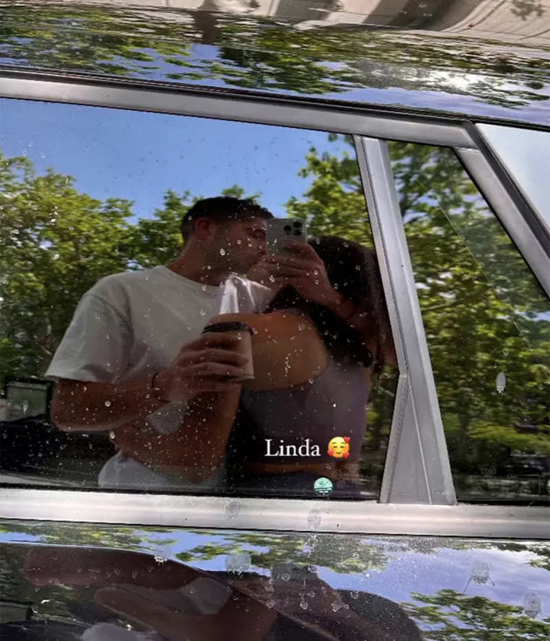 Adara Molinero besándose con Álex Ghita