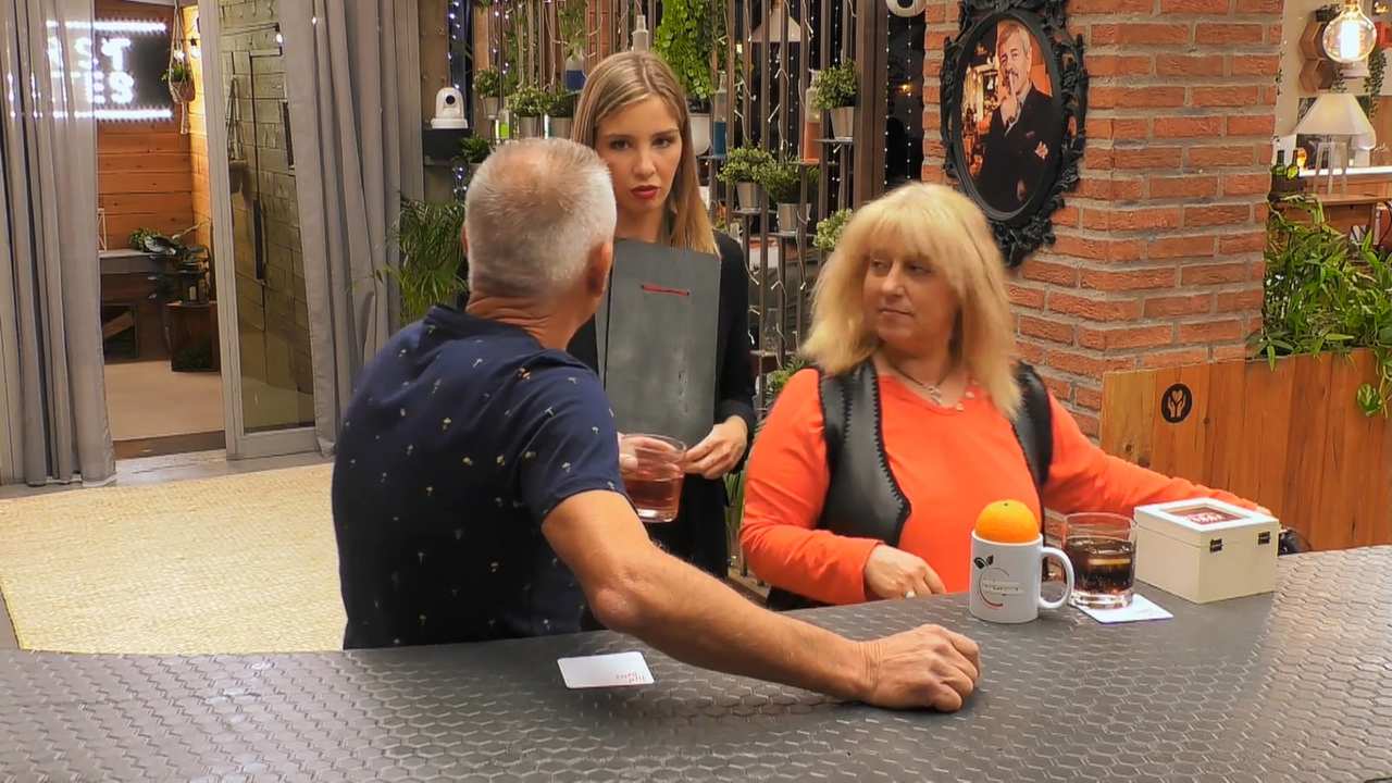Laura Boado interrumpe a un soltero antes de comenzar su cita en 'First Dates': "No para de hablar"