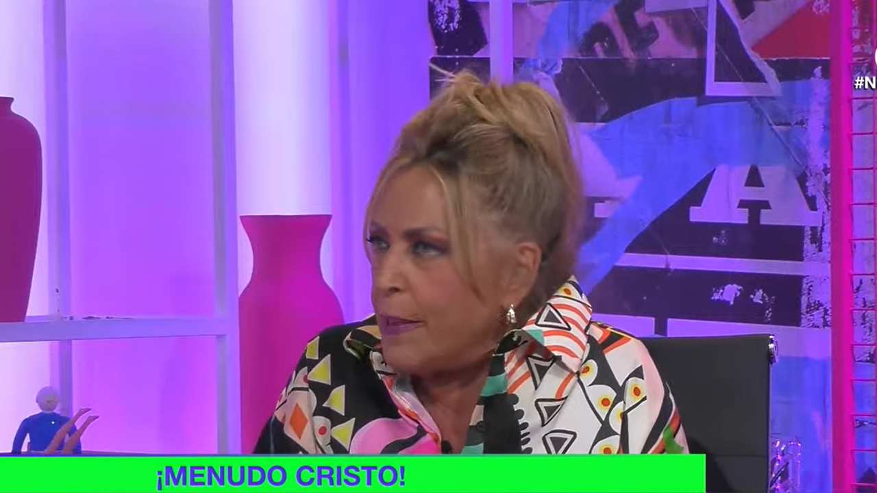 Lydia Lozano relata su último parte médico ante un micro abierto