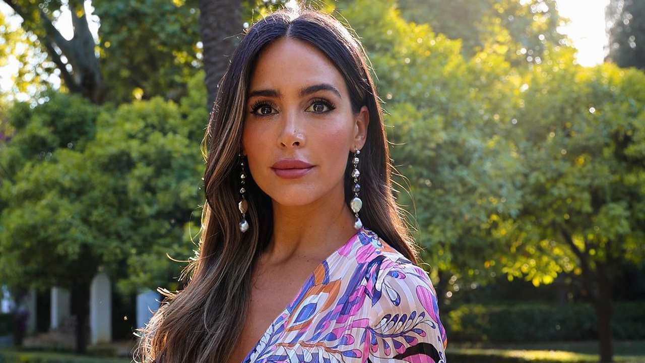 Ni Zara ni Mango: el vestido de la colección de Guess x Georgina Rodríguez más fresquito y colorido para estrenar este verano