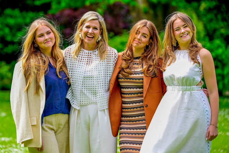 Posado de verano de los Reyes de Holanda y sus hijas. 