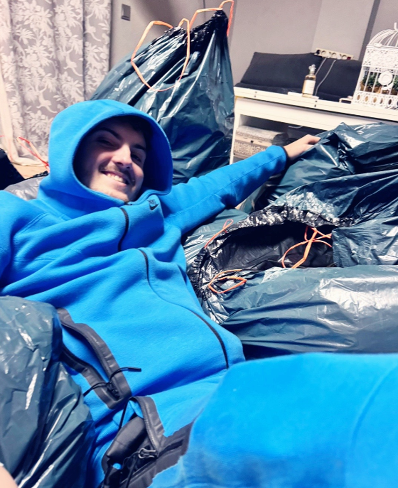 La polémica foto con las bolsas de basura del nieto de Julián Muñoz