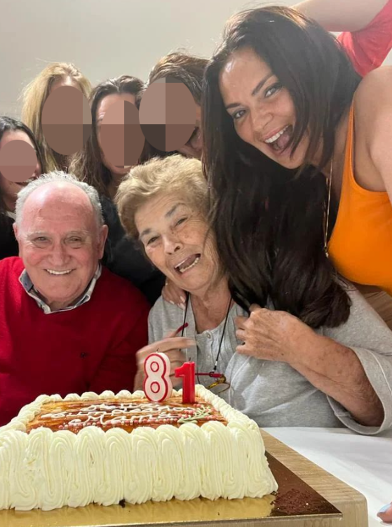 Olga Moreno durante el cumpleaños de su madre. 