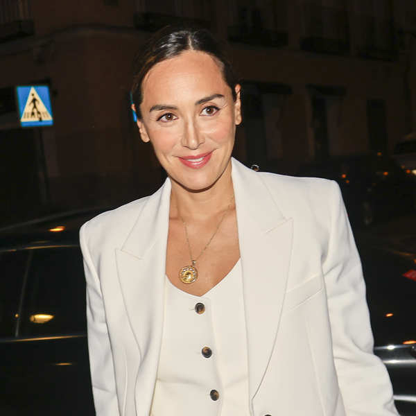 Tamara Falcó, muy elegante, arrasa en el cumpleaños de Íñigo Nieva de blanco impoluto y un bolso de casi 3.000 euros 