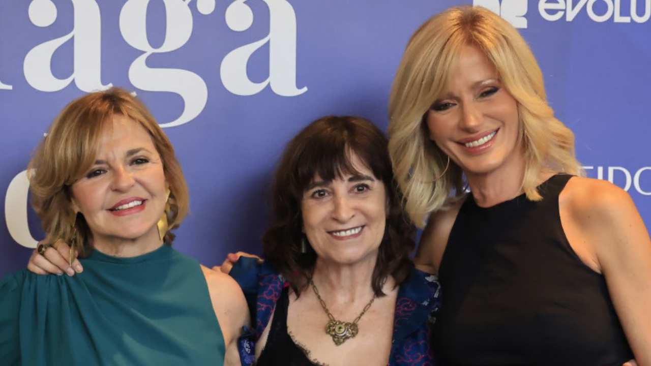 Almudena Ariza, Rosa Montero y Susanna Griso en los premios Maga. 