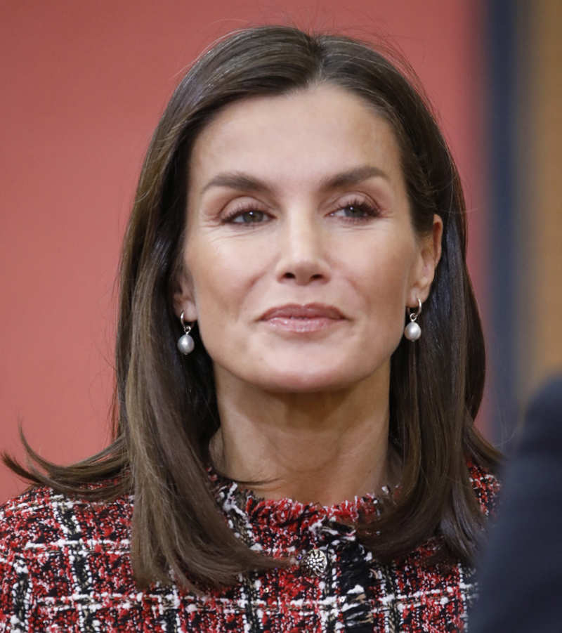 La Reina Letizia con pendientes de perlas