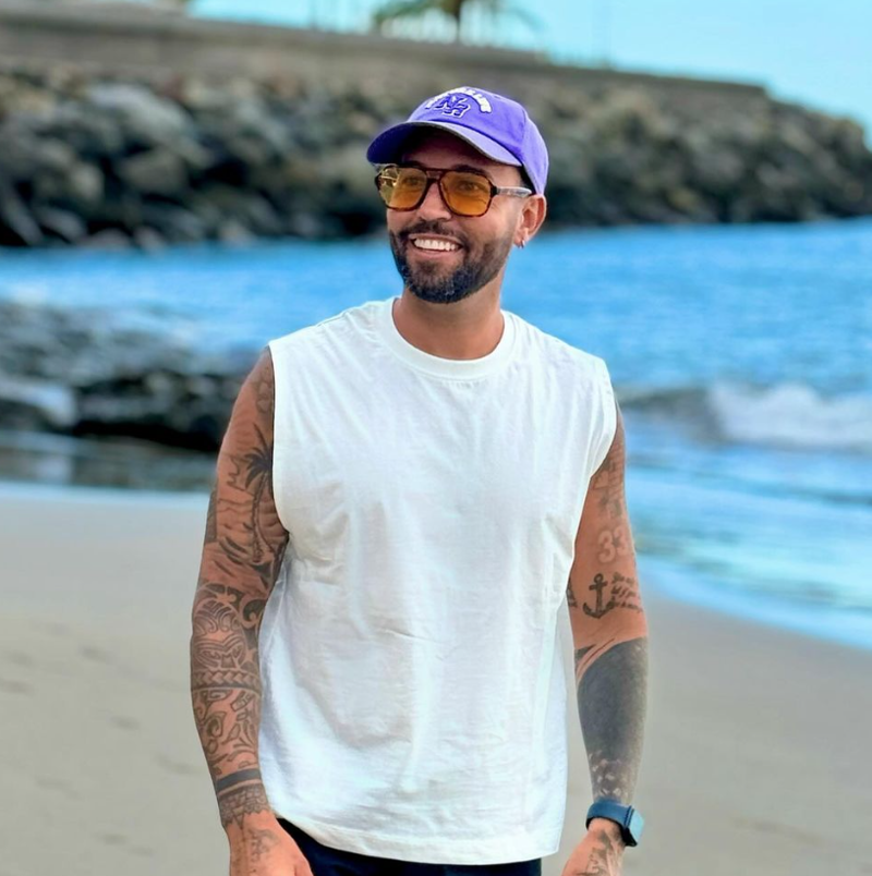 Omar Sánchez en la playa