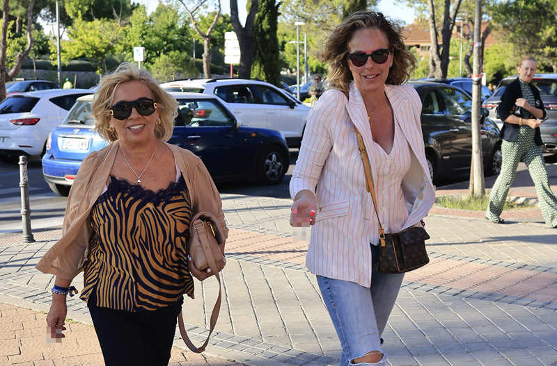 Carmen Borrego y Rocío Carrasco muy sonrientes