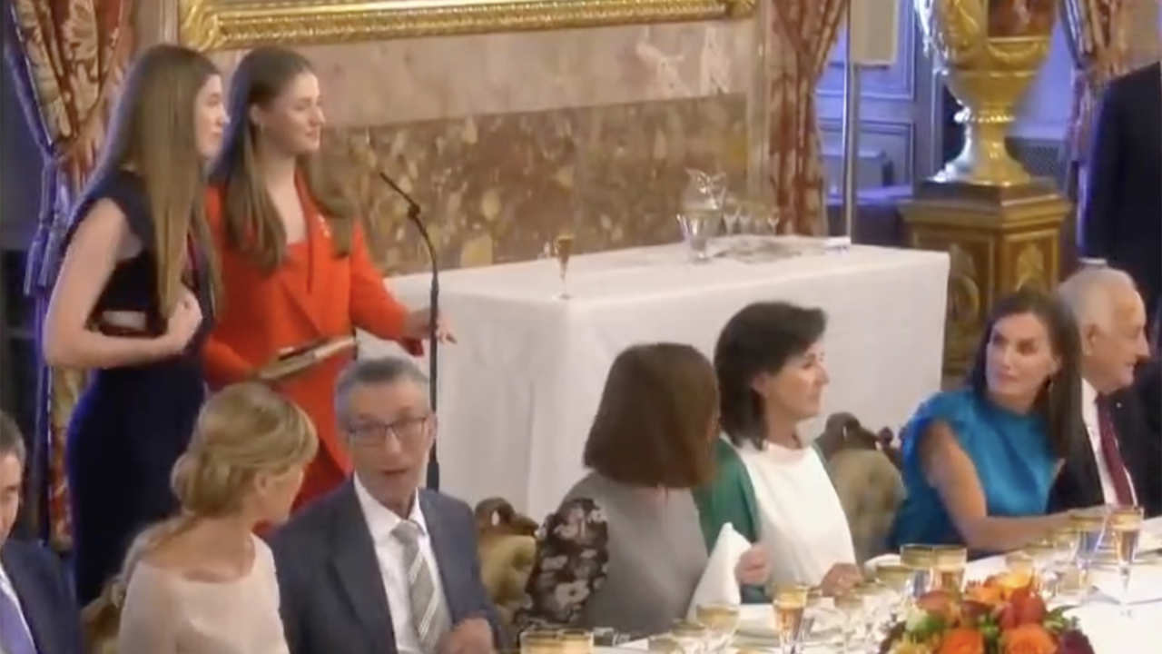 El momento del gesto de la Reina Letizia con sus hijas