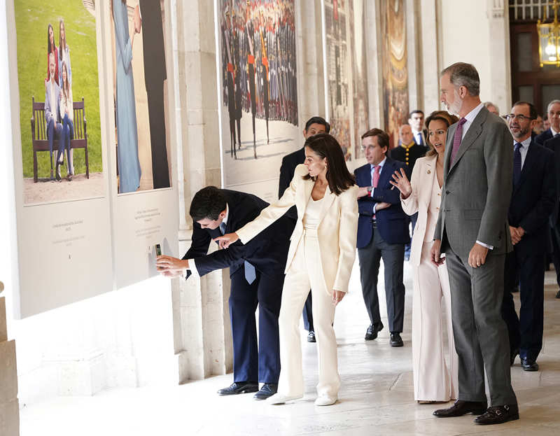 Los Reyes, de visita en la exposición en el Palacio Real