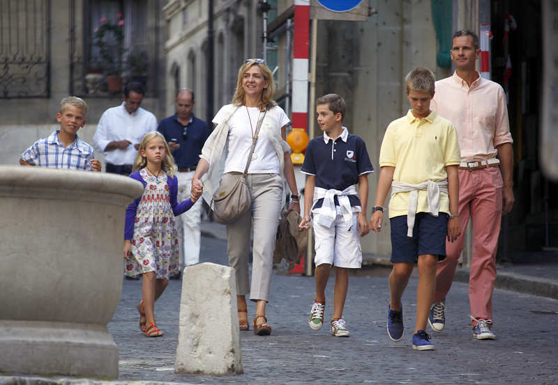 Urdangarin y la Infanta Cristina junto a sus hijos en Ginebra