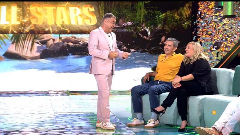 Así es Julián, el atractivo padre de Abraham García que lo defiende en ‘Supervivientes All Stars’