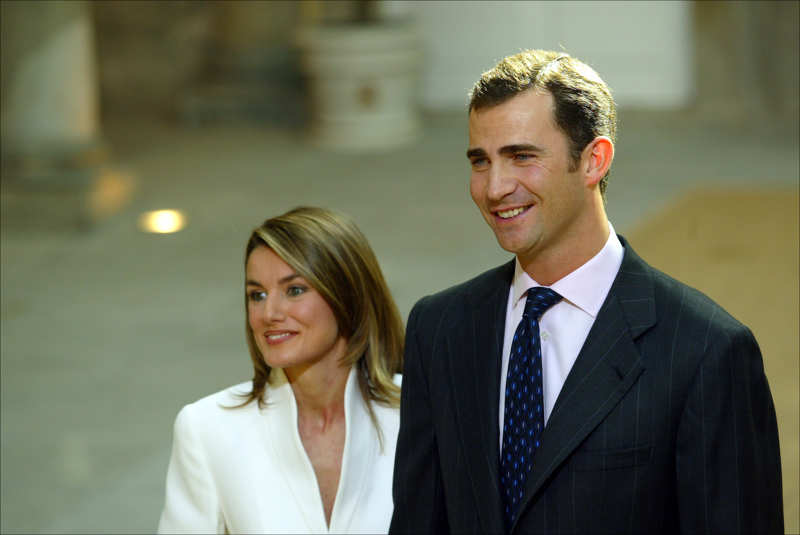 Felipe y Letizia durante el anuncio de su compromiso en noviembre de 2003