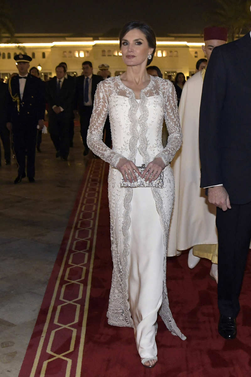 El caftán de Felipe Varela de la reina Letizia en Marruecos en 2019 
