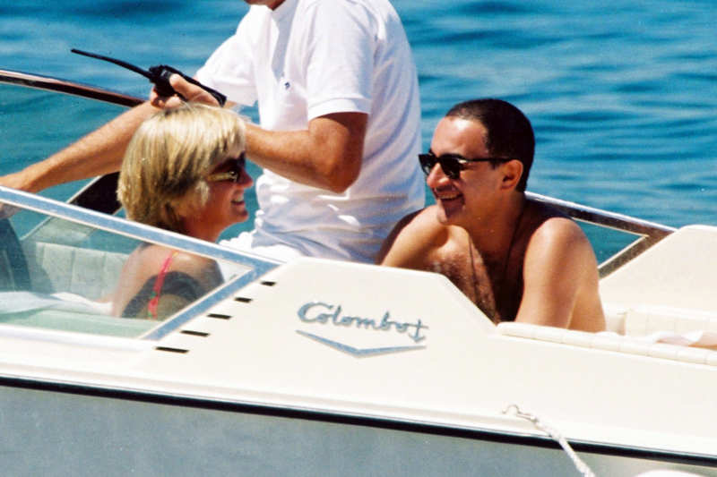 Diana junto a Dodi en las que serían sus últimas vacaciones en 1997