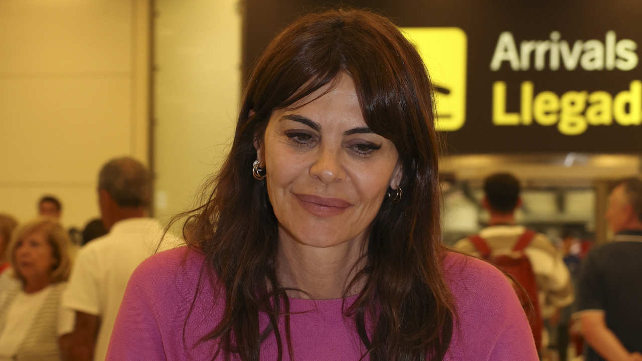 María José Suárez en el aeropuerto de Madrid