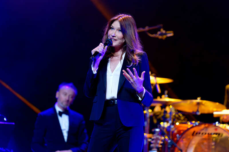 Carla Bruni en Clunia bajo las estrellas