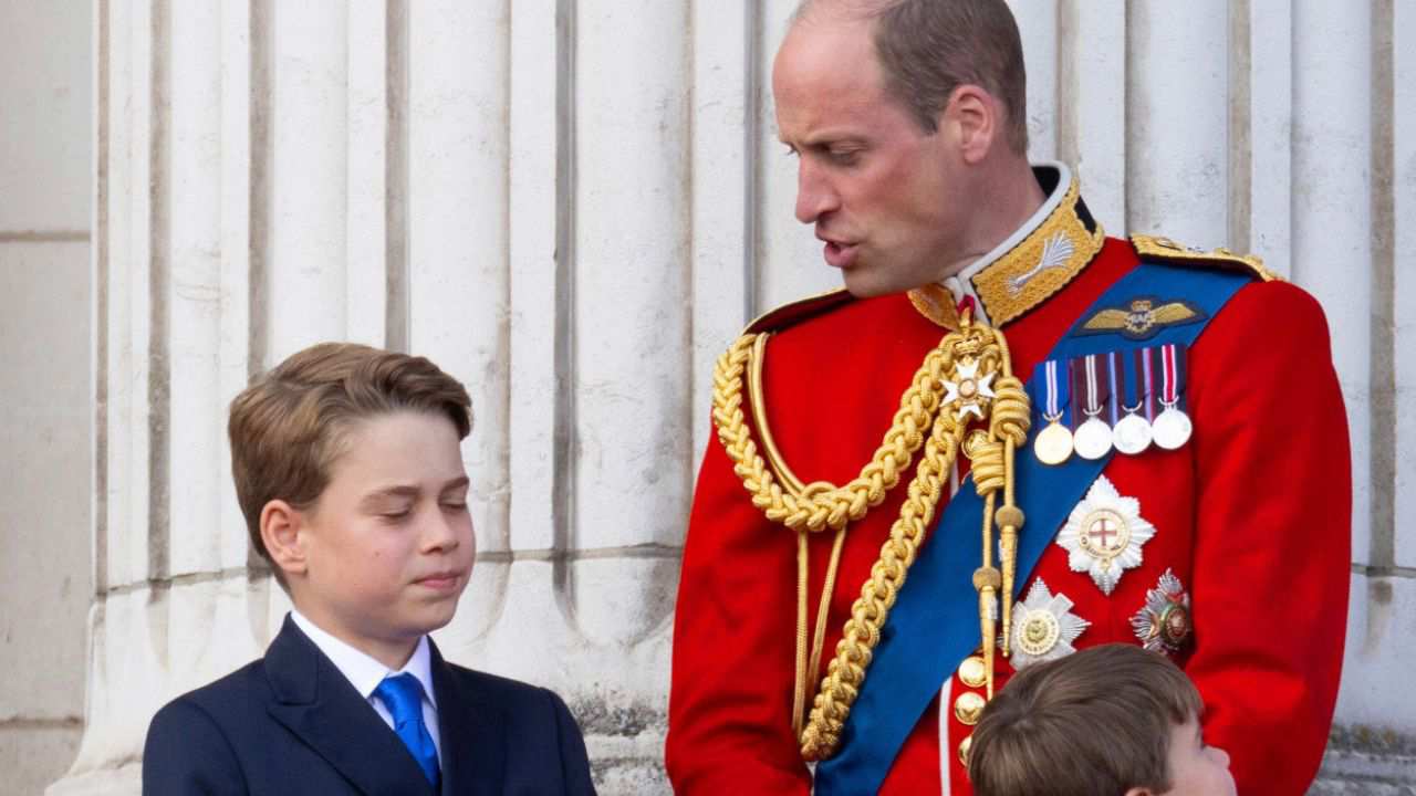 La estricta norma protocolaria que deberá cumplir el hijo de Kate Middleton y el príncipe Guillermo que ya tuvo que acatar su padre