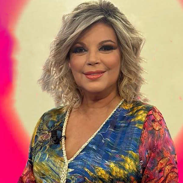 Terelu Campos con vestido estampado