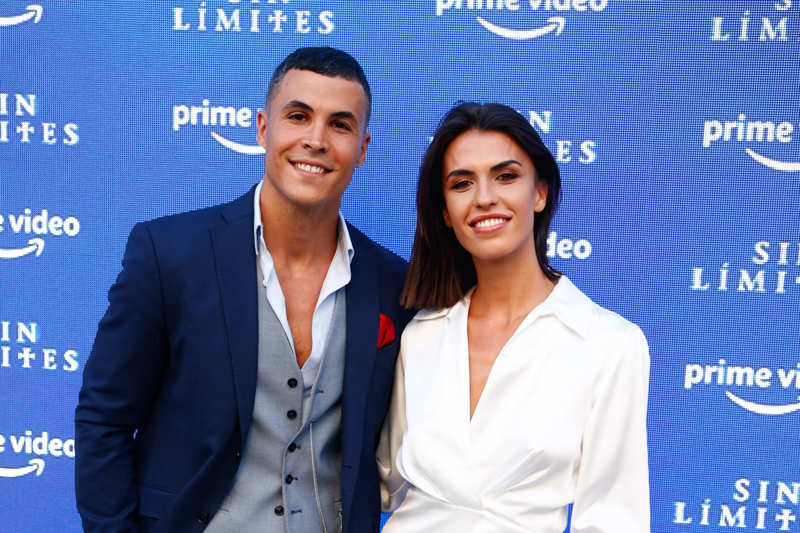 Kiko Jiménez y Sofía Suescun posan en un photocall. 