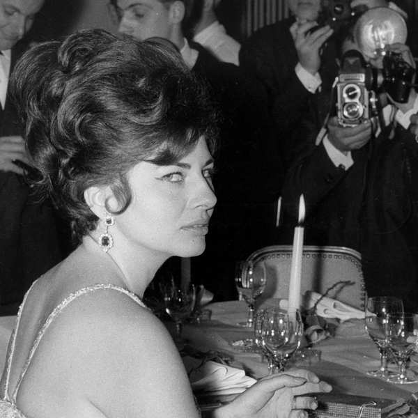 La princesa Soraya en una cena en París en 1968