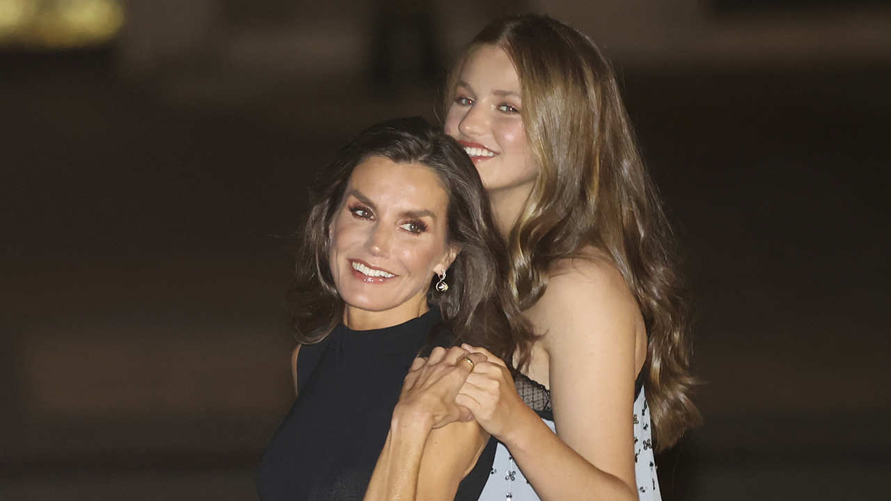 portada la Reina Letizia y la Princesa Leonor