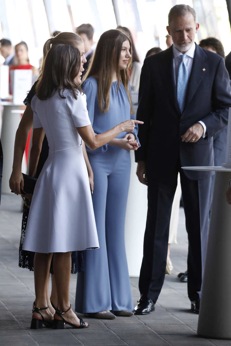 Los Reyes, Felipe y Letizia, y sus hijas, la princesa Leonor y la infanta Sofía, en los Premios Princesa de Girona.