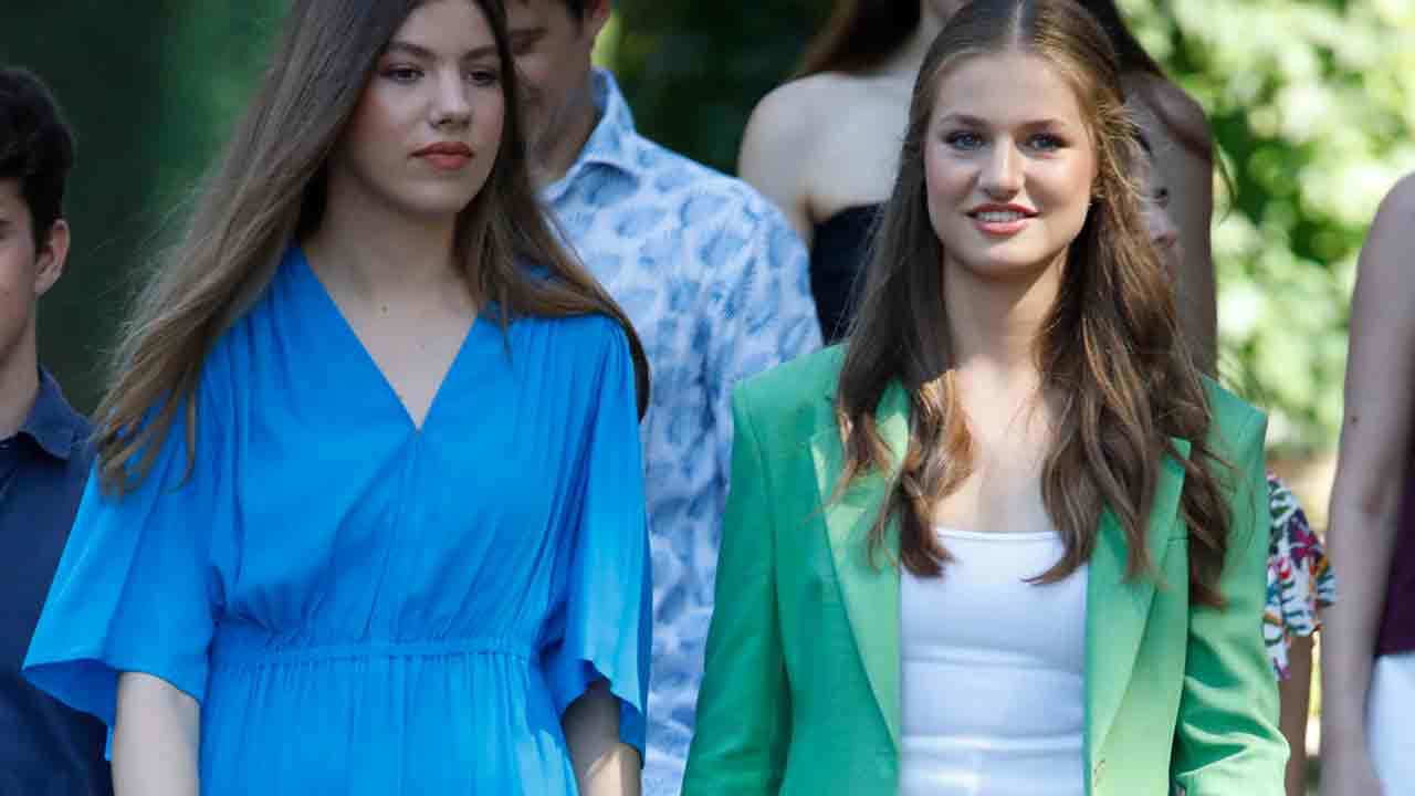 La Princesa Leonor corona su look con la prenda fetiche de la Reina Letizia y el maquillaje más marcado