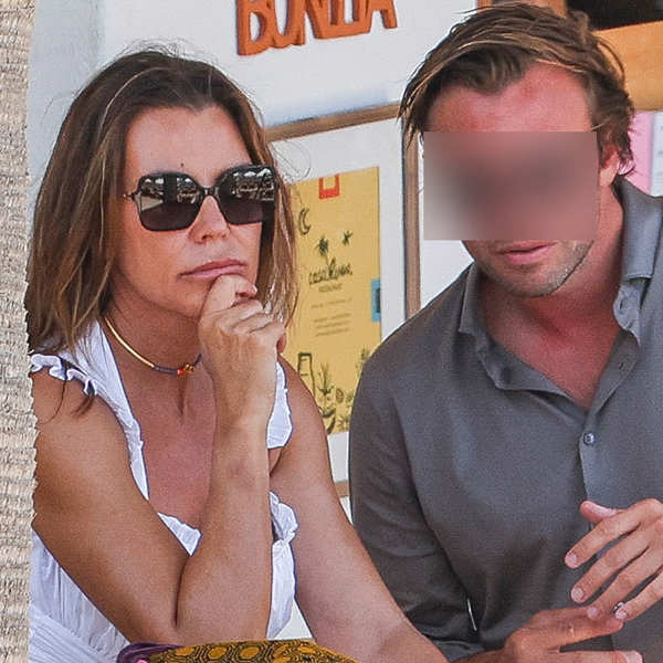 Mar Flores, con un amigo en Ibiza.