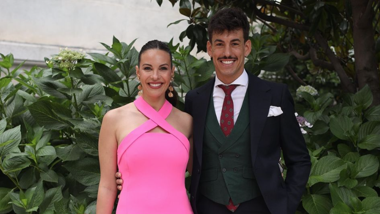 Jessica Bueno junto a Luitingo en una boda