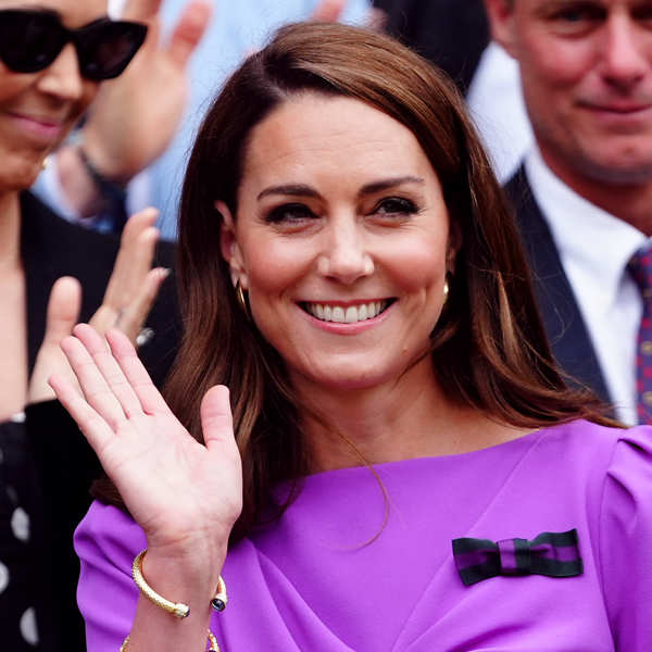 Kate Middleton deslumbra en Wimbledon con un precioso vestido morado y el bolso de mano más chic ( y hecho en España) 