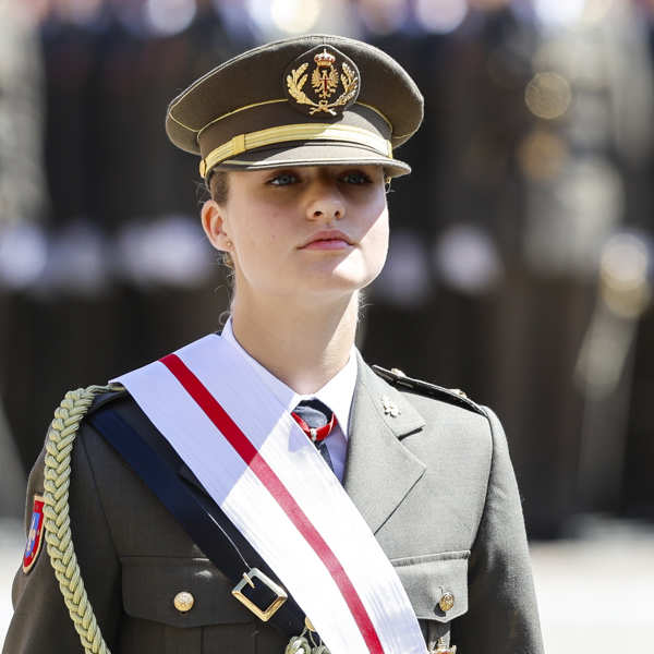 La Princesa Leonor, en la entrega de los despachos de empleo en la academia general militar en Zaragoza 