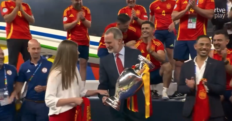 La Infanta Sofía, muy tímida con el Rey Felipe tras el final de la Eurocopa