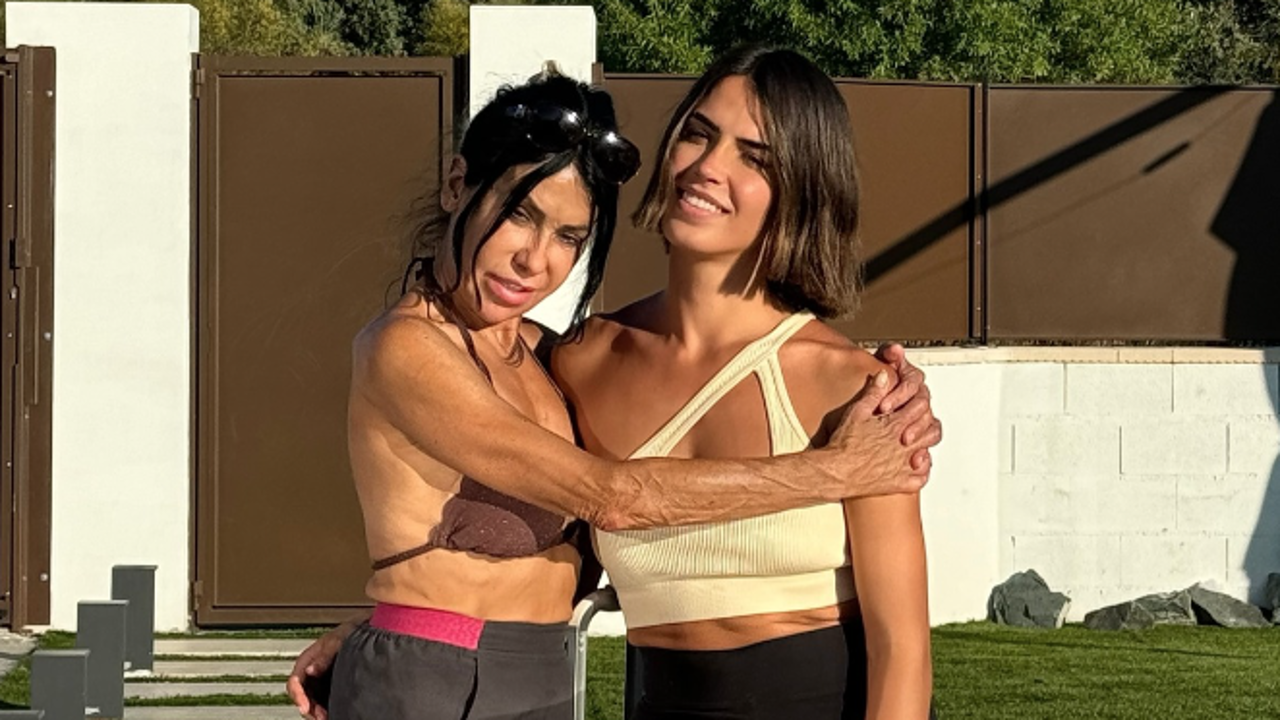 Maite Galdeano junto a Sofía Suescun en la puerta de su casa