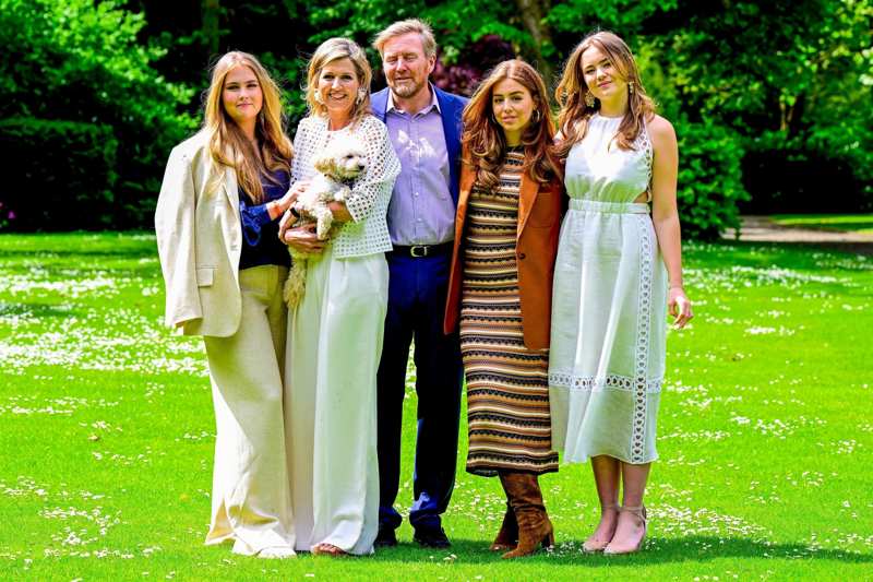 Guillermo y Máxima de Holanda en una foto de archivo en familia