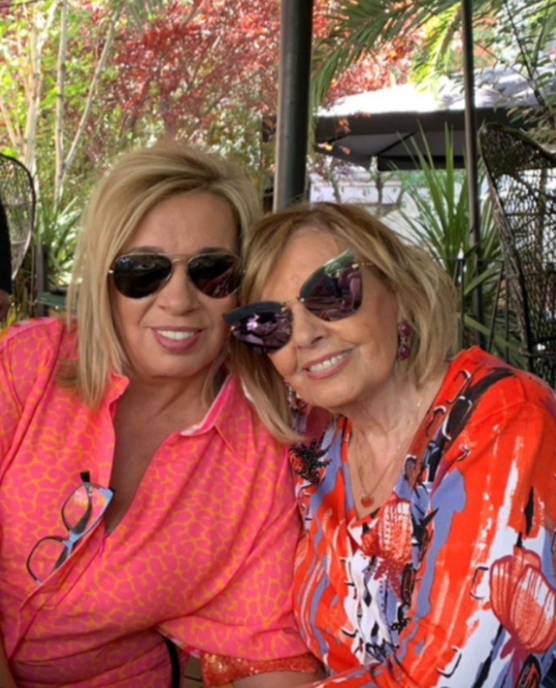 Carmen Borrego junto a María Teresa Campos. 