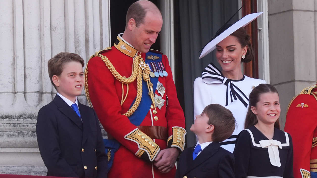 Kate Middleton junto a sus hijos y el Príncipe Guillermo. 